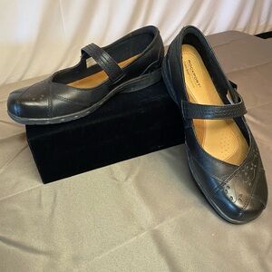 Rockport Mary Jane women’s black shoe slip on size 9